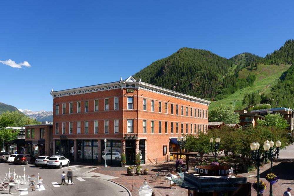 Independence Square 213, Spacious Hotel Room With 2 Queen Beds, Wet Bar, And Sitting Area Aspen Luaran gambar