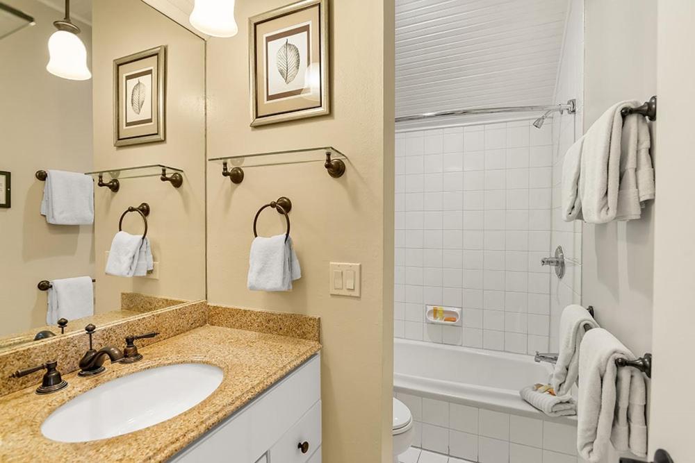 Independence Square 213, Spacious Hotel Room With 2 Queen Beds, Wet Bar, And Sitting Area Aspen Luaran gambar