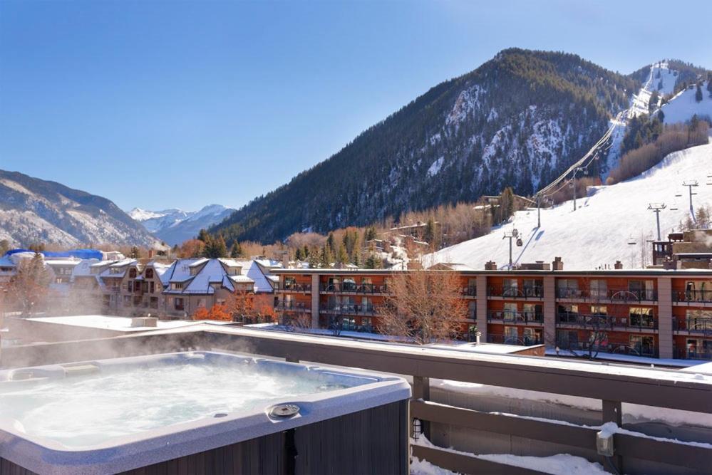 Independence Square 213, Spacious Hotel Room With 2 Queen Beds, Wet Bar, And Sitting Area Aspen Luaran gambar