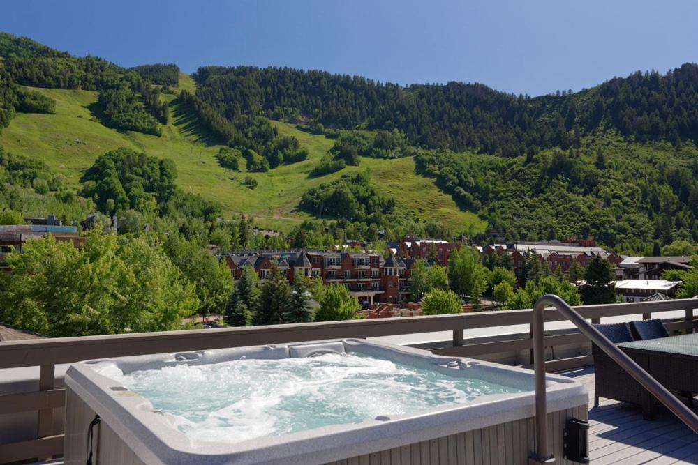 Independence Square 213, Spacious Hotel Room With 2 Queen Beds, Wet Bar, And Sitting Area Aspen Luaran gambar
