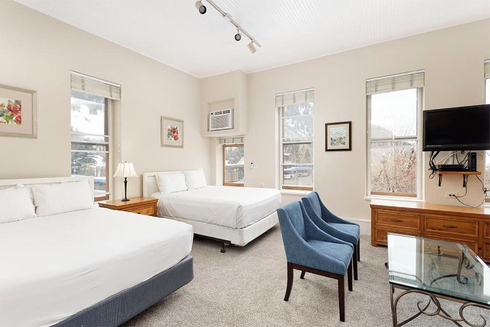 Independence Square 213, Spacious Hotel Room With 2 Queen Beds, Wet Bar, And Sitting Area Aspen Luaran gambar